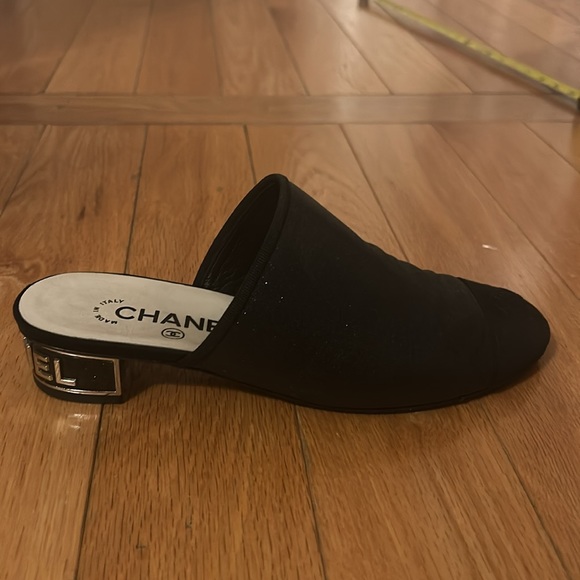 Gorgeous sparkly Chanel mules - Picture 4 of 11
